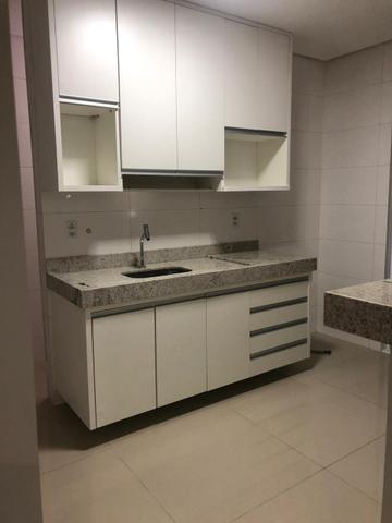 Alugo apto no edifício JK com armários nos quartos e cozinha - Foto 12