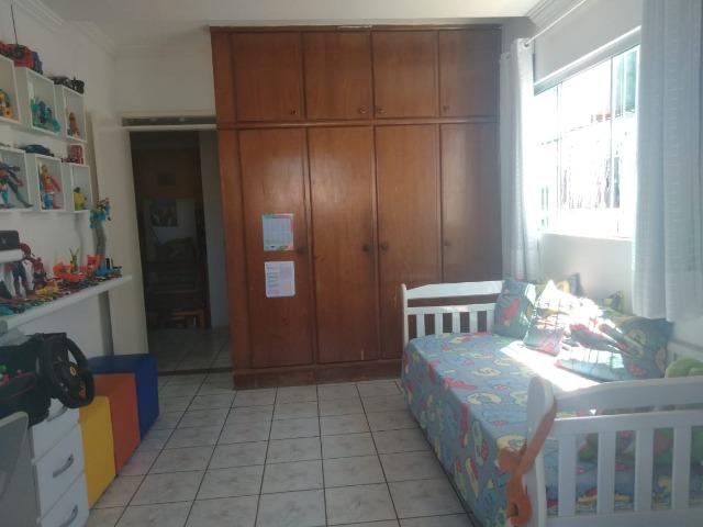 Excelente Oportunidade! Belíssima e ampla casa semi mobiliada, ótima localização! - Foto 16