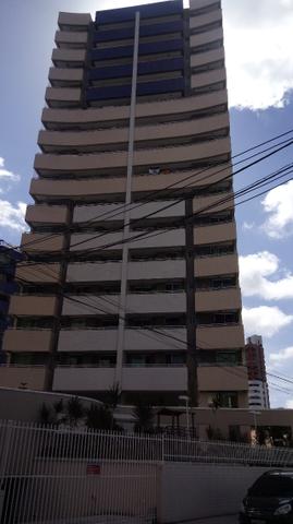 3 quartos, 2 suites, cozinha e serviço, td c/ armários, ar cond, gar p/ 2 carros - Foto 4