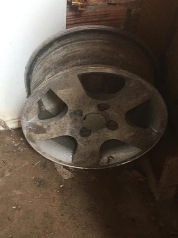 Vende-se este 4 Aro 13, so esta sujo