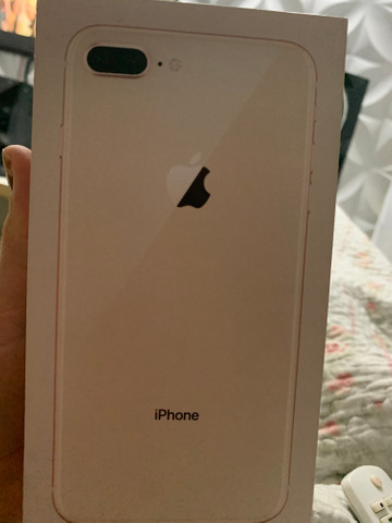 IPhone 8 Plus dourado 256gb com película e capinha - Foto 2