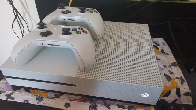 Xbox One S 1tb 2 Controles Usado