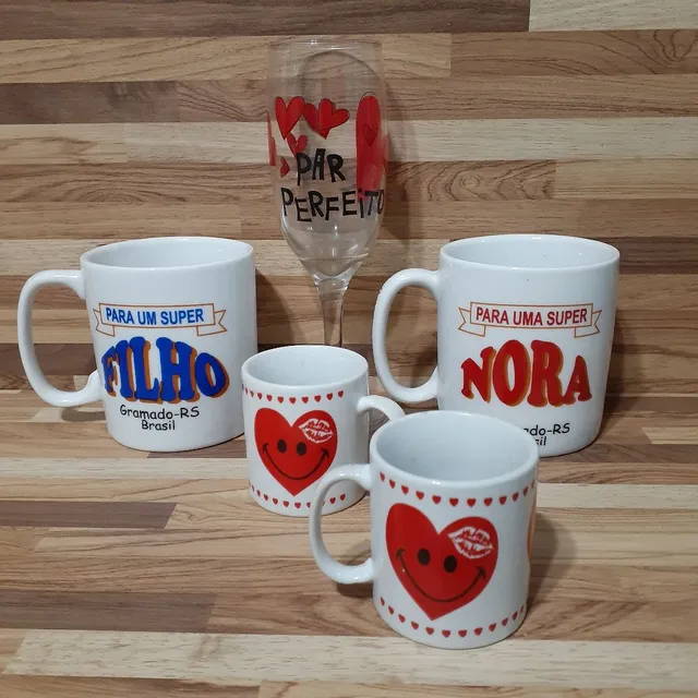 Canecas e Taça (Lote 5 peças)
