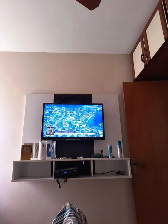 Painel para tv branco e preto  - Foto 3