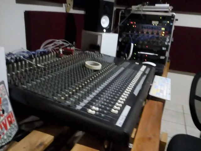 Mesa Mackie 24 canais