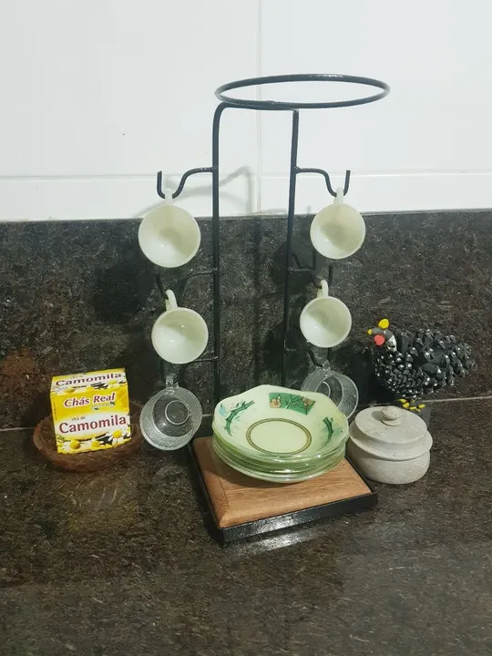 Mancebo com porta xícaras rústico