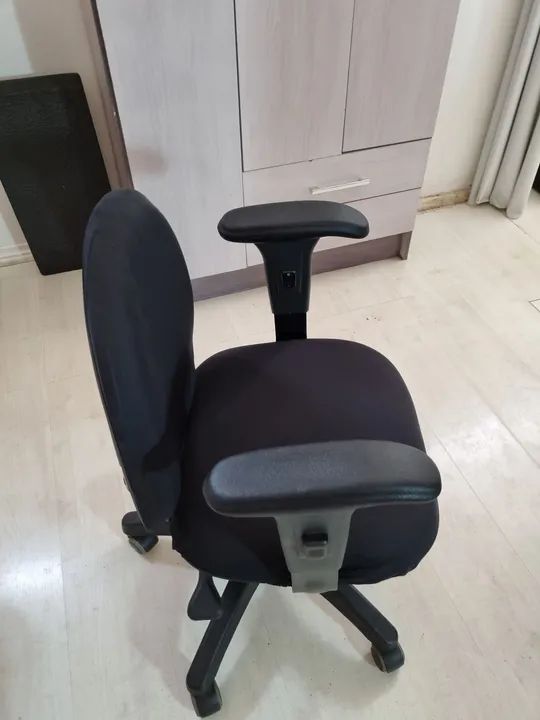 Cadeira giratória nova