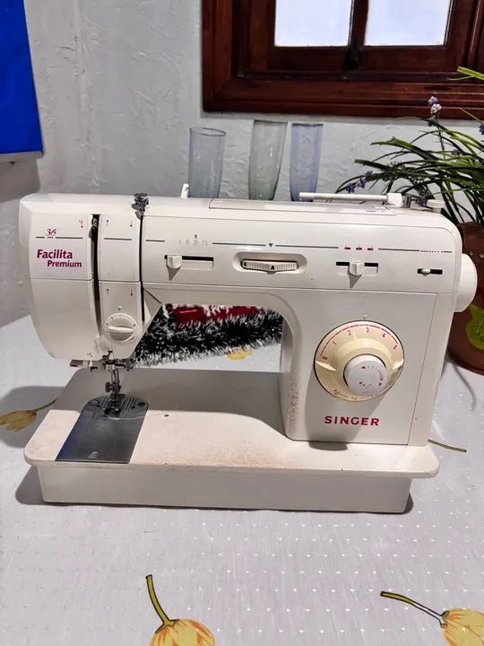 Máquina de Costura Singer Facilita Premium