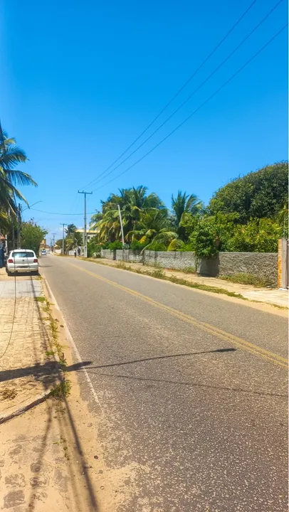 Terreno com casa rústica em Búzios - Avenida principal