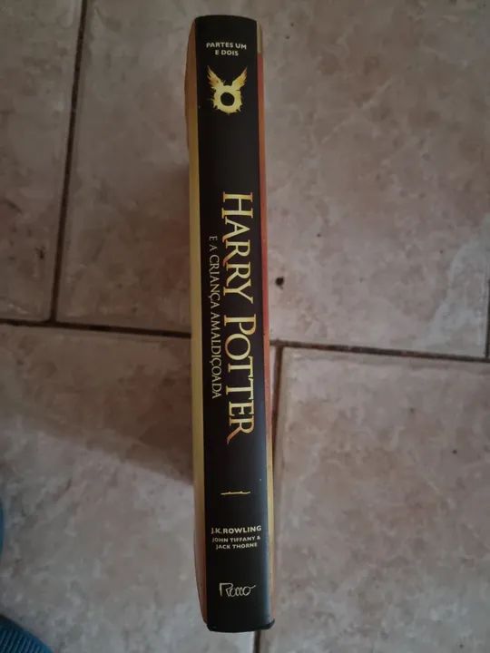 Livro Harry Potter e a criança maldiçoada. - Foto 4