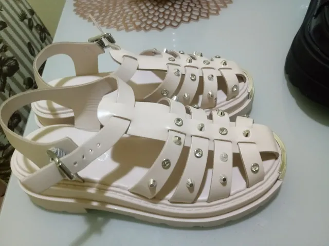 Uma linda sandalia arezzo 37