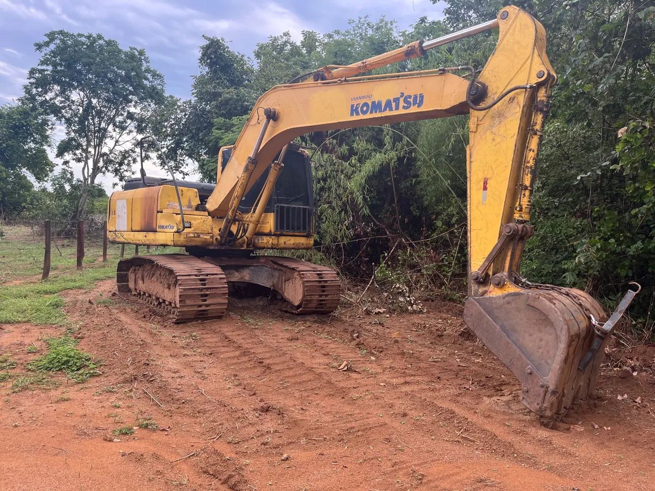 Escavadeira Hidráulica komatsu troco por camionete diesel
