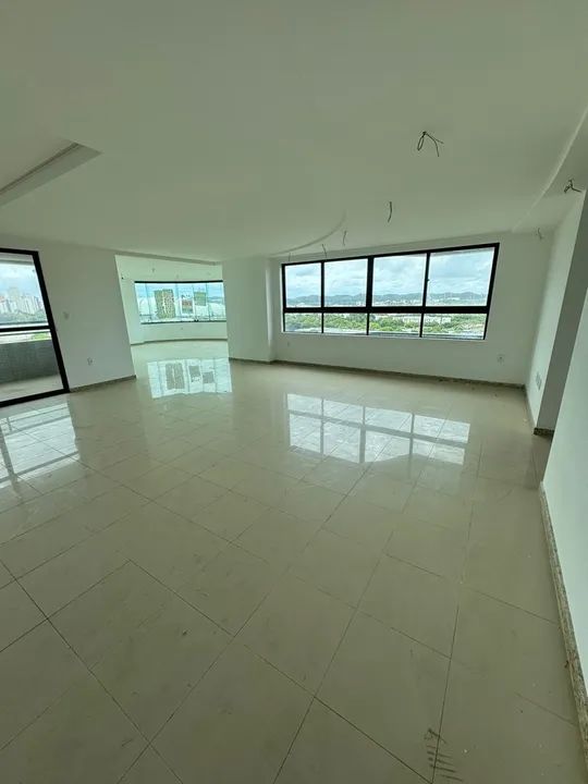 Oportunidade única com quase 370 metros com 5 suítes no Alto da Candelaria 