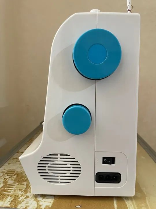 Máquina de Costura Elgin Genius Plus - Foto 2