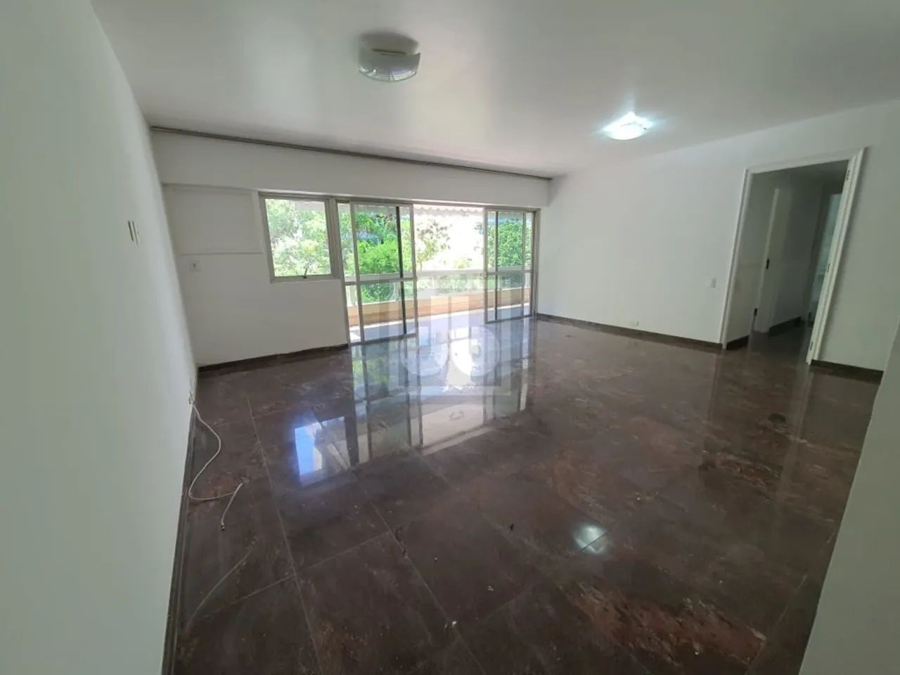 Leblon, Condomínio de Luxo, Varandão, 3 qartos, Reformado , 3 Vagas. - Foto 5