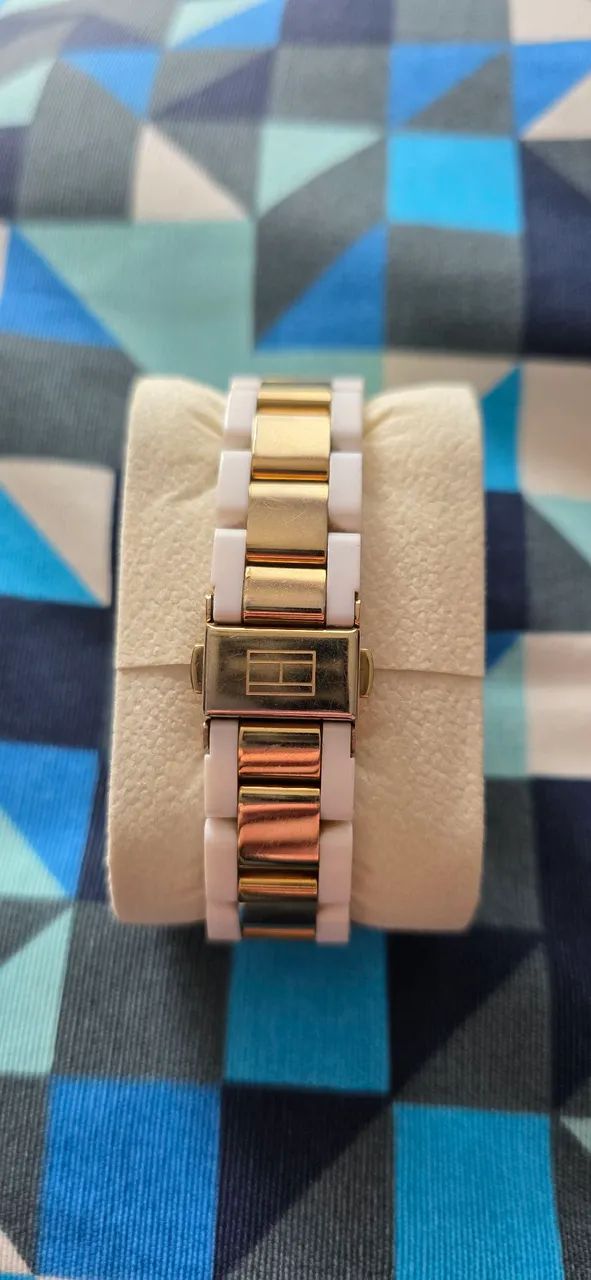 Relógio Tommy Hilfiger Dourado com Detalhes em Strass - Foto 3