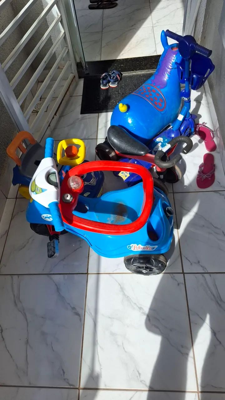 Carros, patinete, moto 