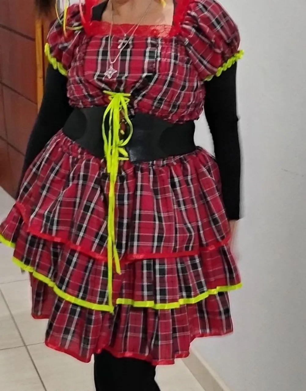 Vestido Xadrez com Detalhes Neon - Foto 4
