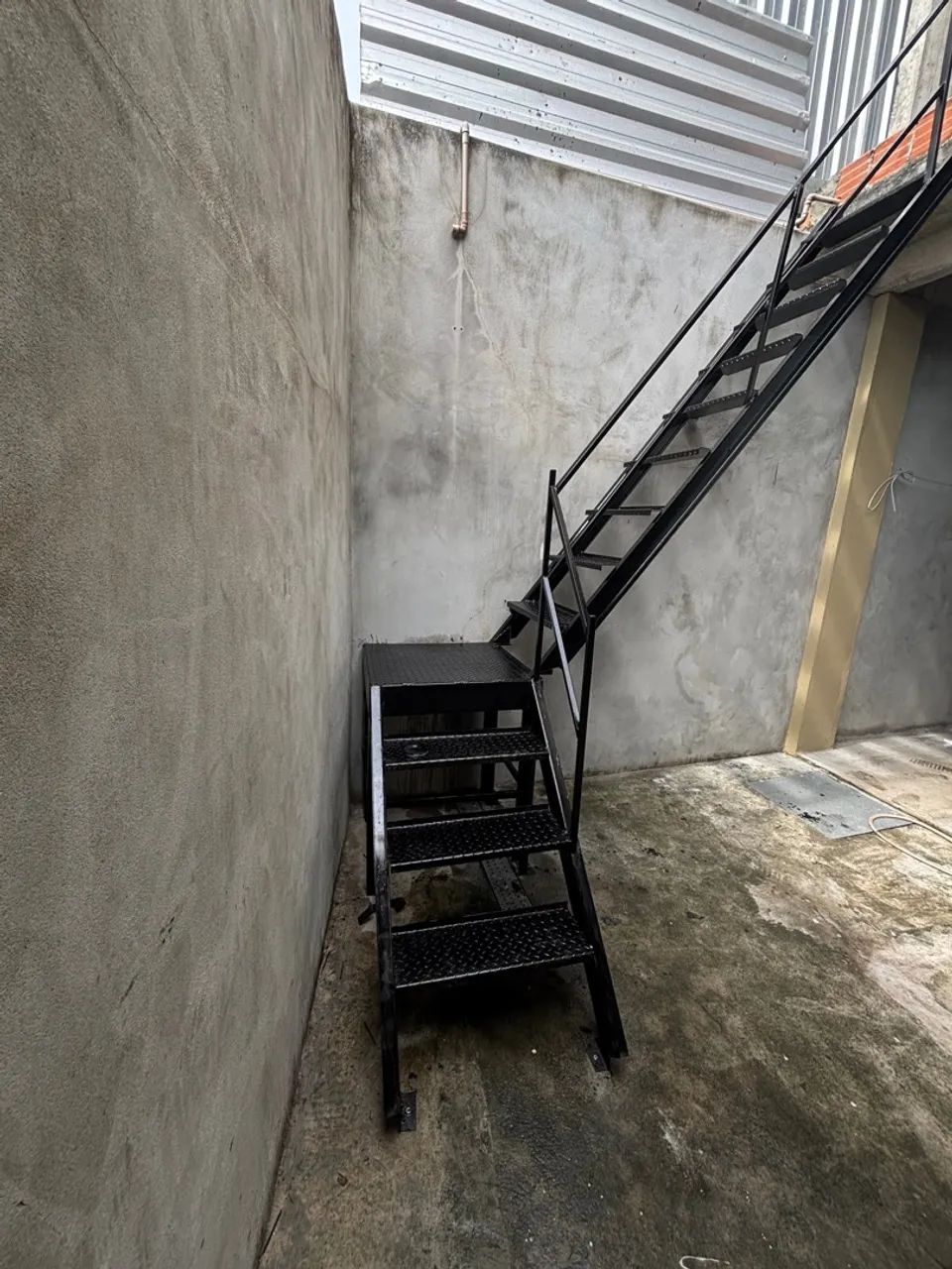 Escada reta de patamar NOVA