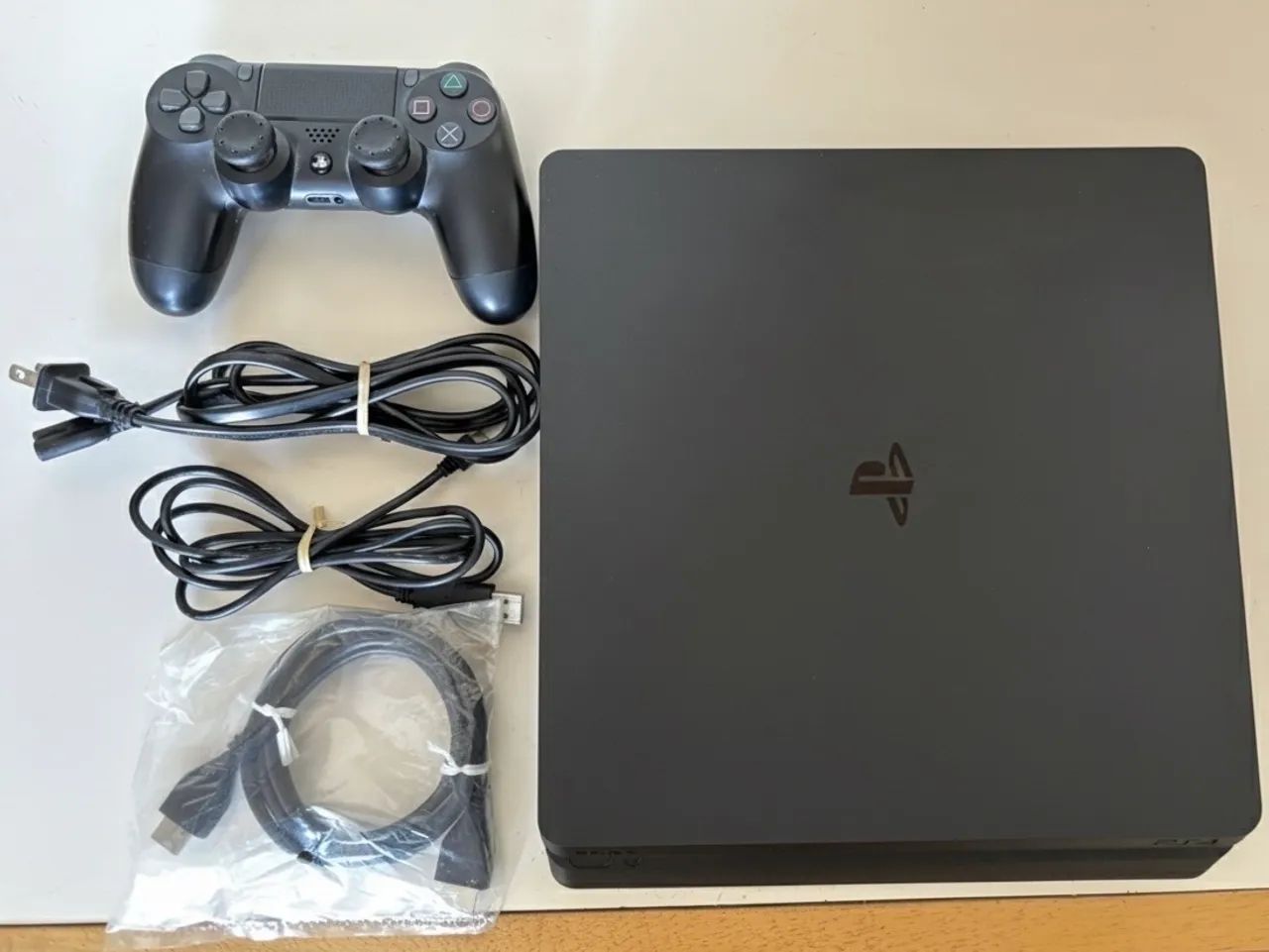 Playstation 4 Slim 500GB + Caixa - único dono - funcionando perfeitamente 