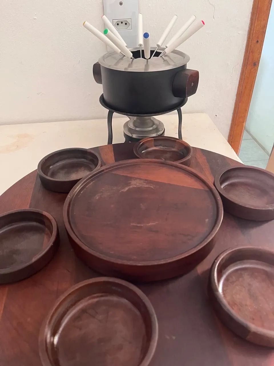 Conjunto de Fondue com 8 Garfos e Bandeja de Madeira - Foto 4