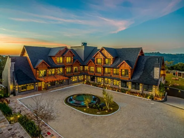 Semana em Gramado - Hotel de luxo 30% de desconto até 4 pessoas,