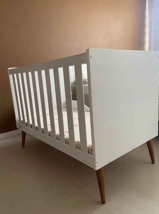 Berço cama Branco Pés de Madeira Abracadabra