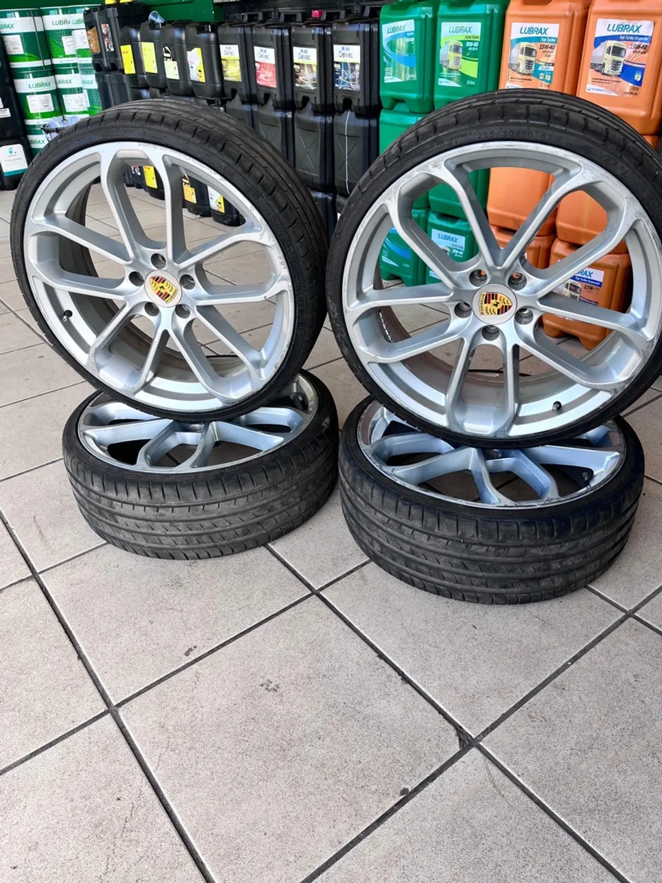 Jogo de Rodas Porsche GTS Aro 20 + Pneus