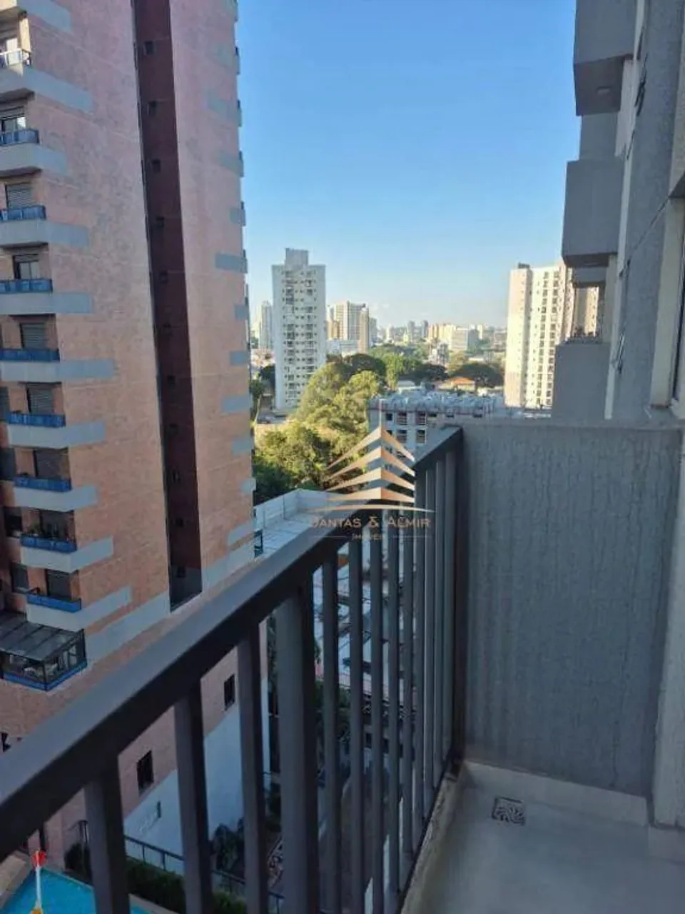 Apartamento com 2 dormitórios, terraço e vaga de garagem na rua Santa Isabel no Condomínio