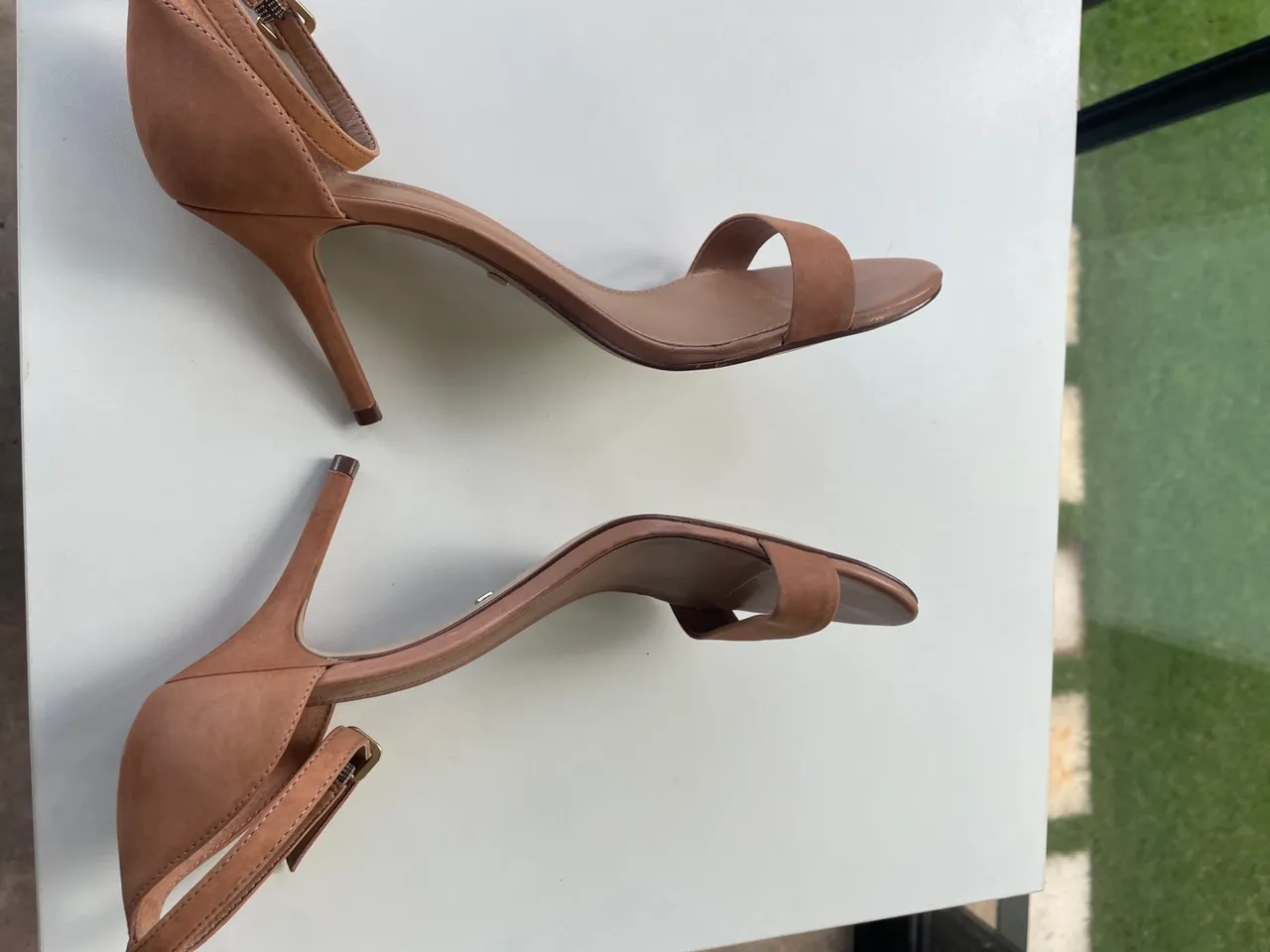 Sandália Salto Fino Bege - Elegância nos seus pés!