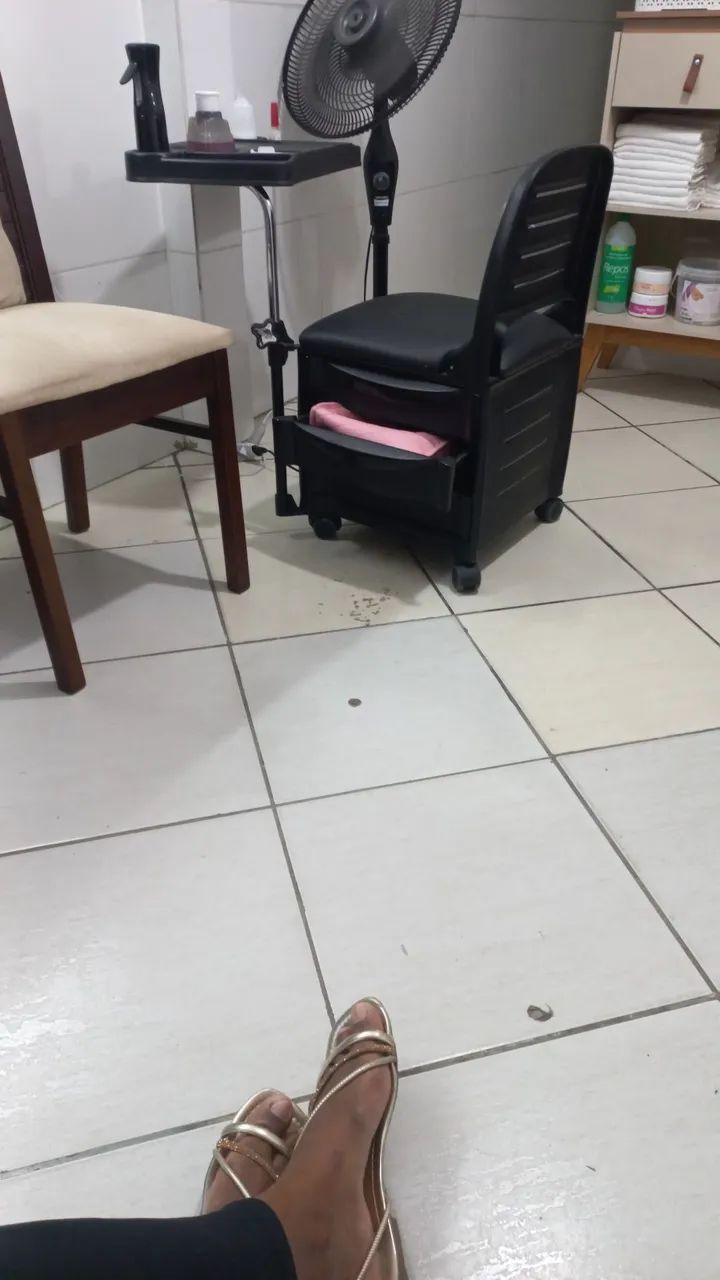 Mesa de manicure com cadeira - Foto 4