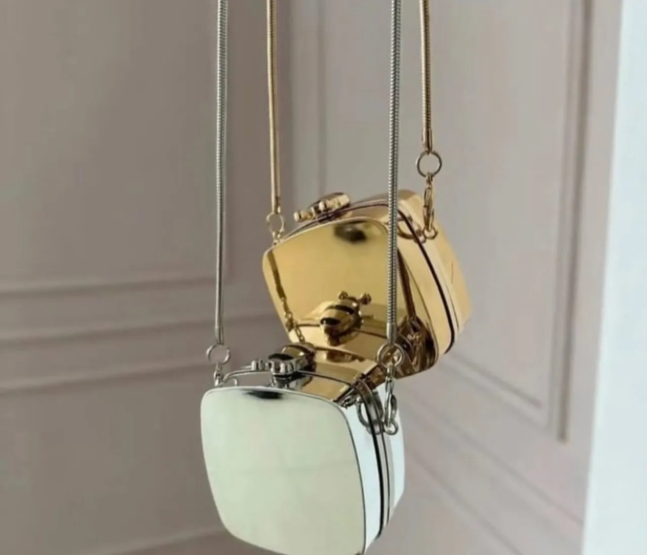 Bolsas de Metal Elegantes - Dourada e Prateada