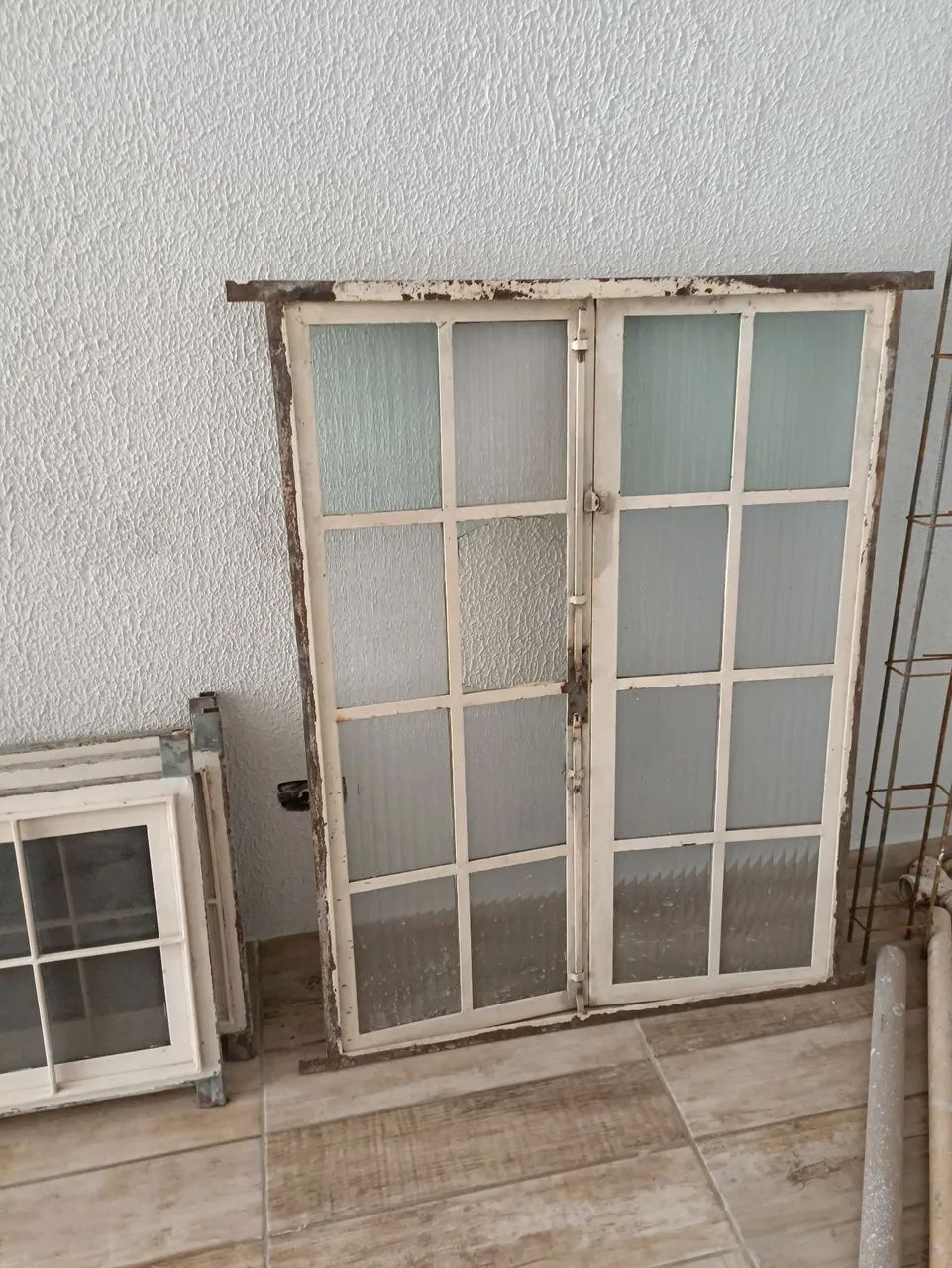 Janelas Antigas de Vidro e Metal