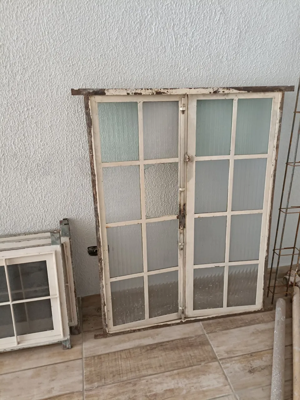 Janelas Antigas de Vidro e Metal