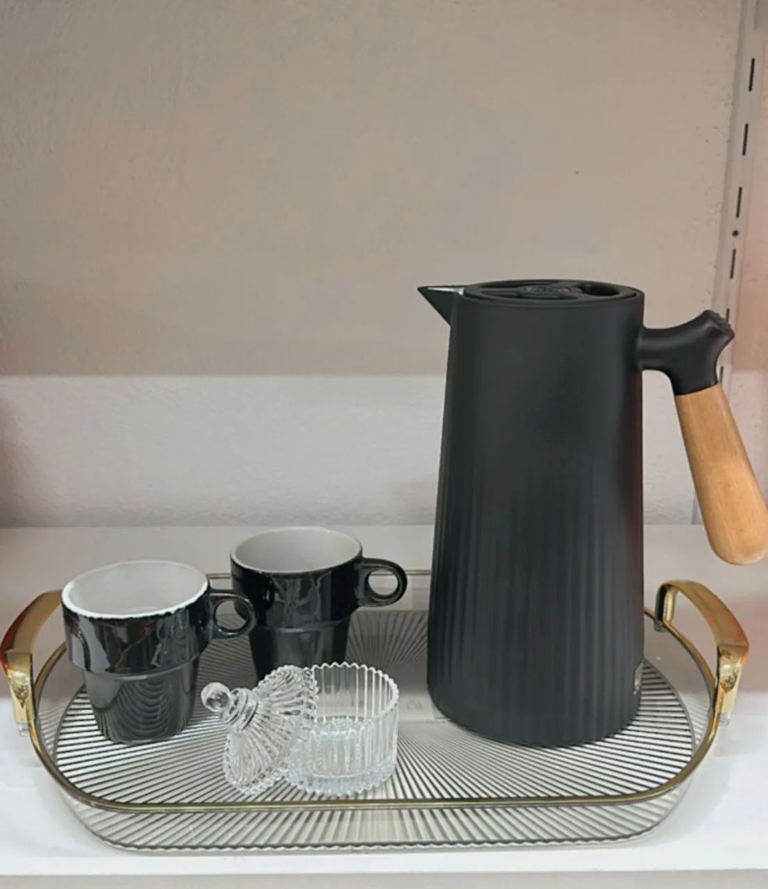 Conjunto de Chá e Café Rosa com Detalhes Dourados - Foto 2