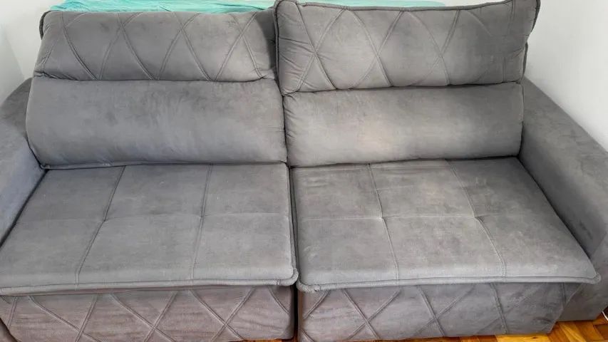 Sofá Cinza 2 Lugares Reclinável - Espaçoso e em ótimo estado! - Foto 3