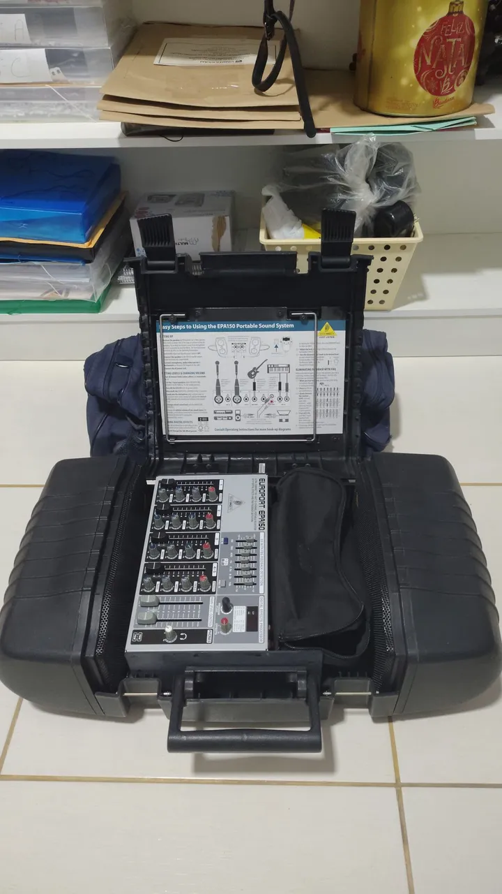 Mesa de Som Behringer Europort EPA150. Maleta de som portátil