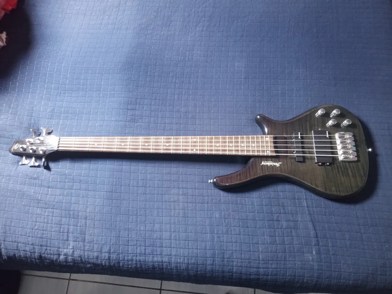 Baixo Strinberg 5 Cordas + Suporte de parede