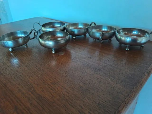 porta sobre mesa ou porta objetos em inox antigos