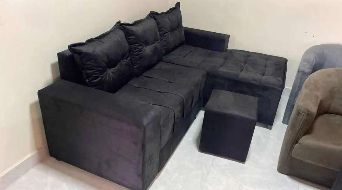 Sofá de Canto Preto com Puff 850 