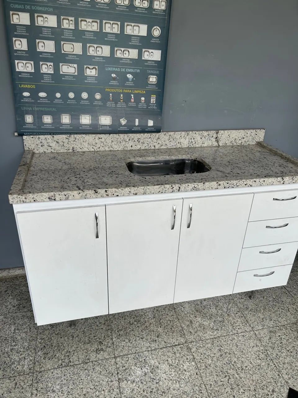 Pia de Granito Branco Dallas com Gabinete Novos  - Foto 2