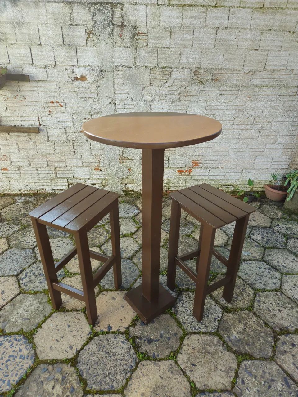 Mesa bistrô + 2 bancos