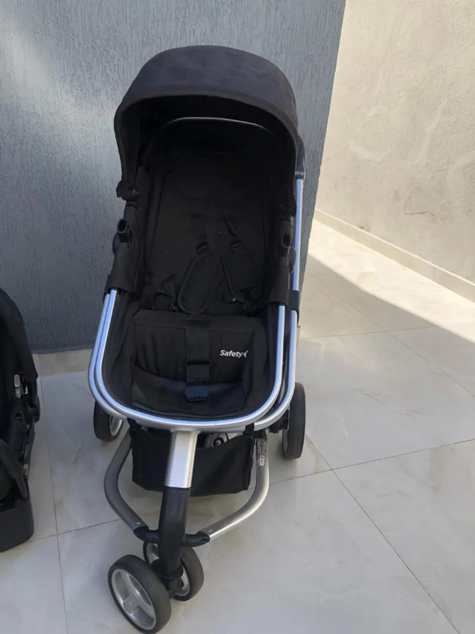 CARRINHO DE BEBÊ COM BEBÊ CONFORTO