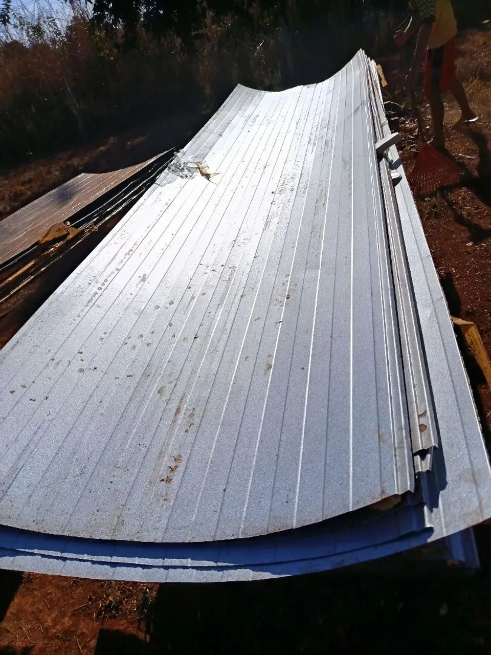 Telhas  e tapumes em promoção, a partir de 25 o metro 