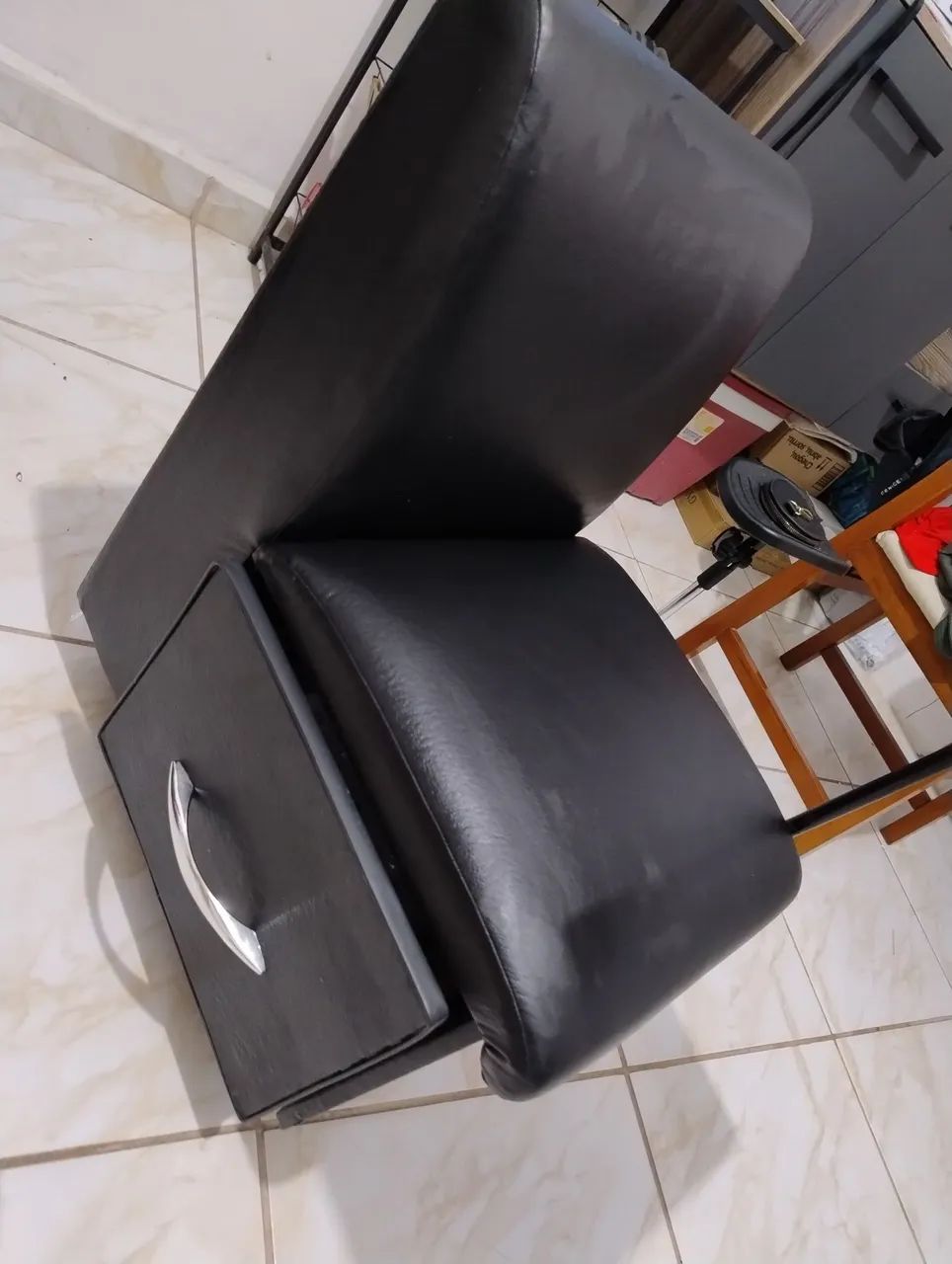 Cadeira de Escritório Preta com Gaveta