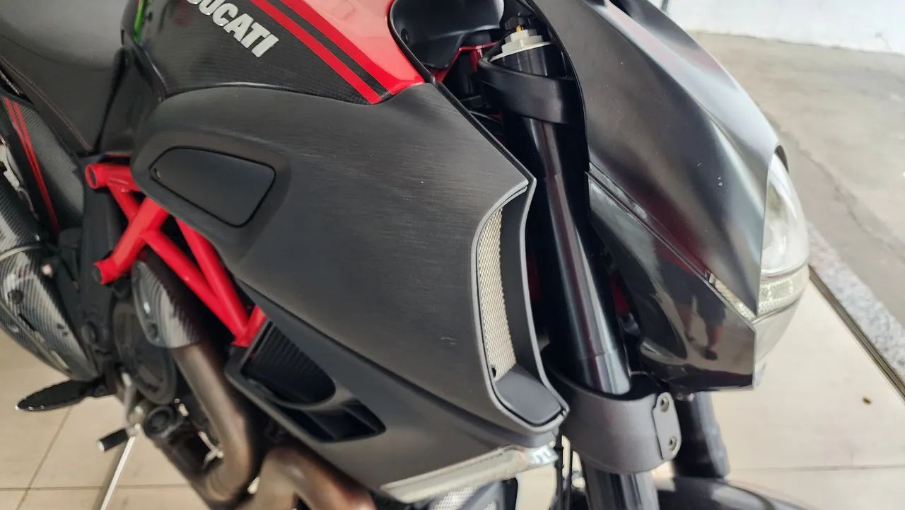 Ducati Diavel Carbon 2013/2013 - Foto 14