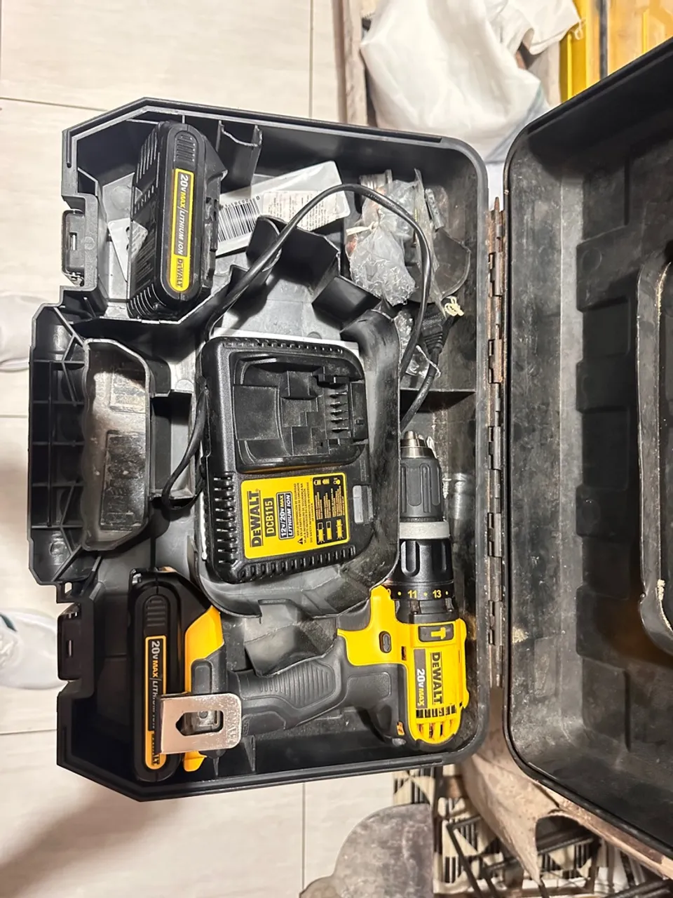 Parafusadeira/Furadeira DeWalt 20V MAX - Completa!