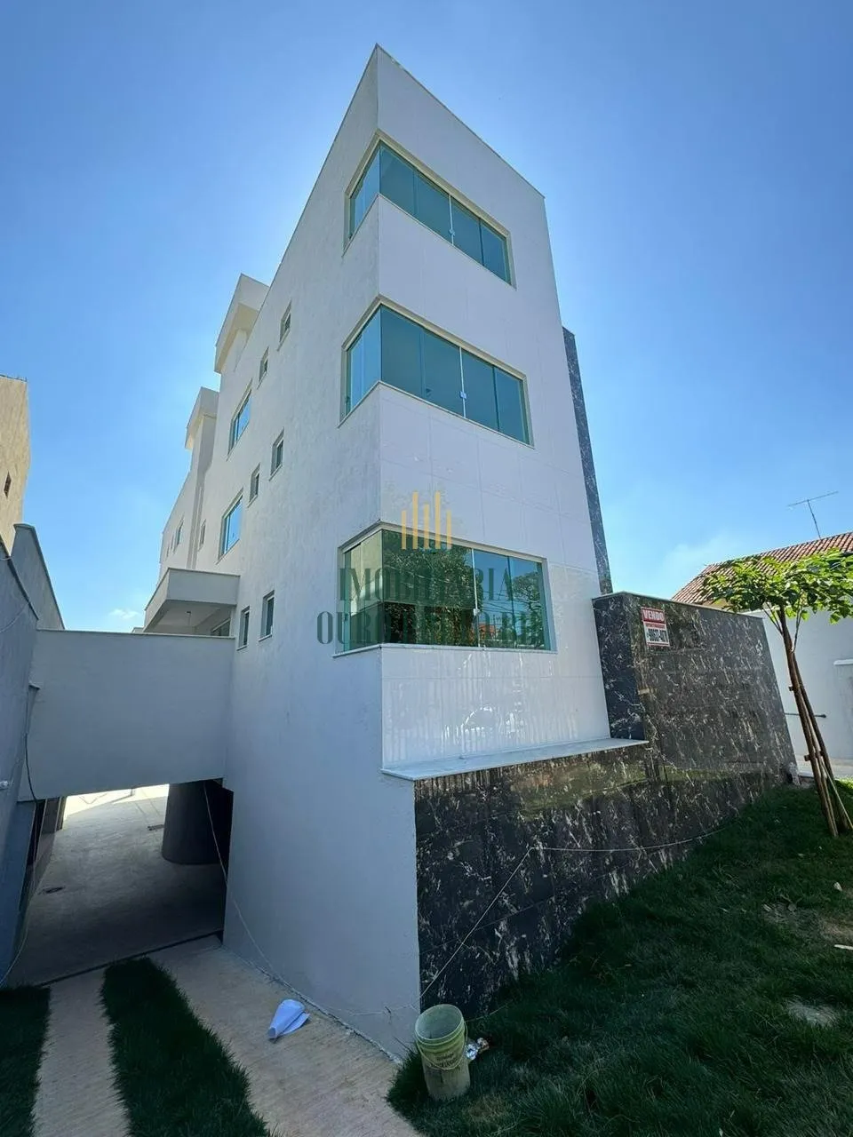 Apartamento com 3 quartos á venda no bairro Vila Clóris.