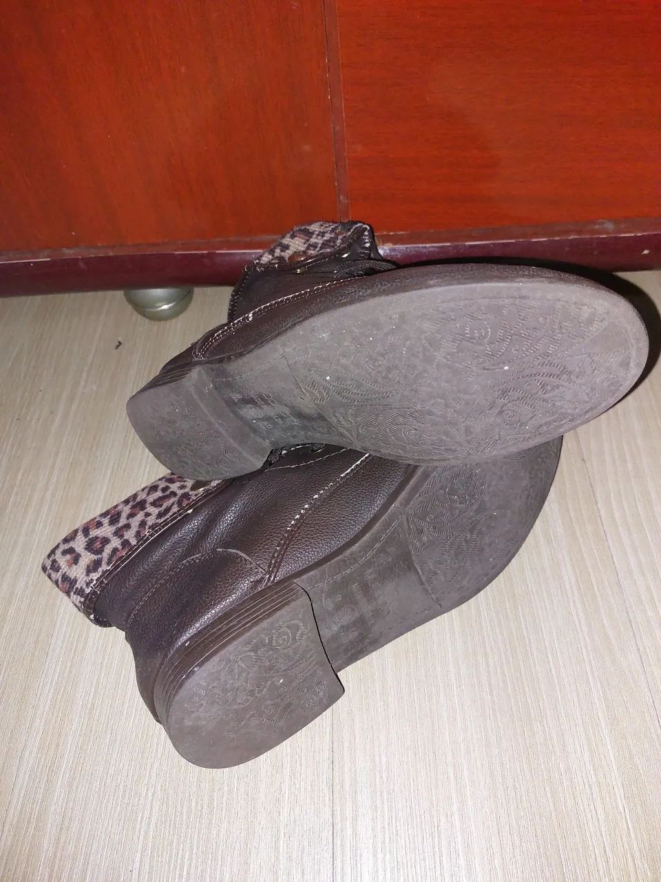 Bota feminina marrom - Foto 4
