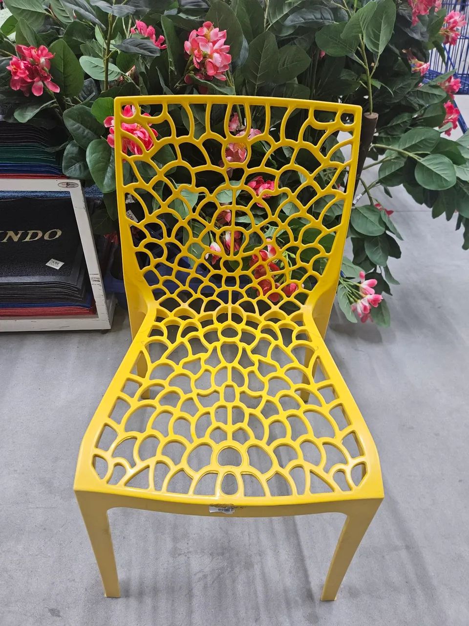 Cadeira Amarela Design Moderno - Conforto e Estilo! - Foto 4